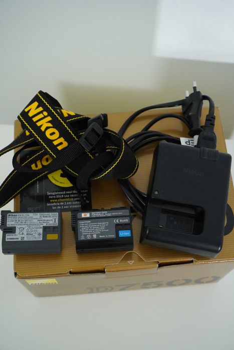 Nikon D7500 body 24k cadre  +2 baterii, Nikon dx 35mm f1.8
