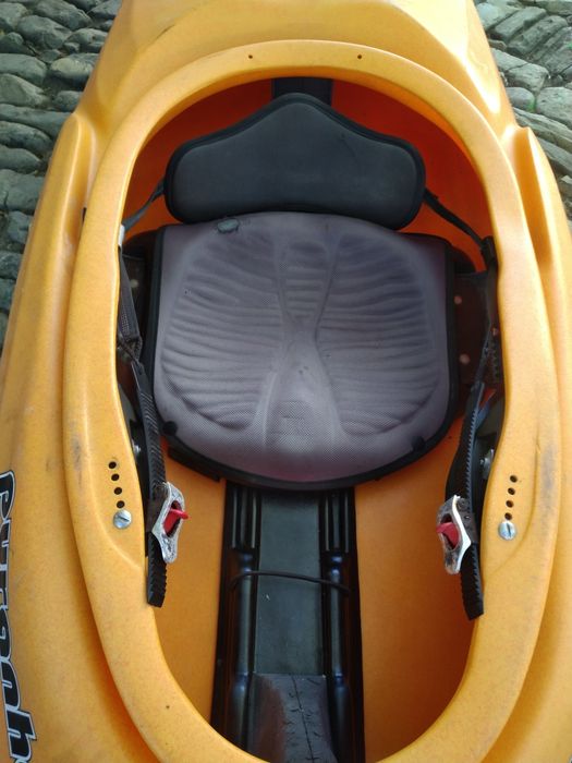 Продавам каяк  Pirahna S6 190