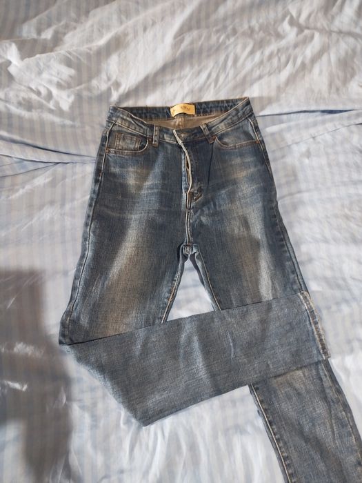 Продам женские джинсы