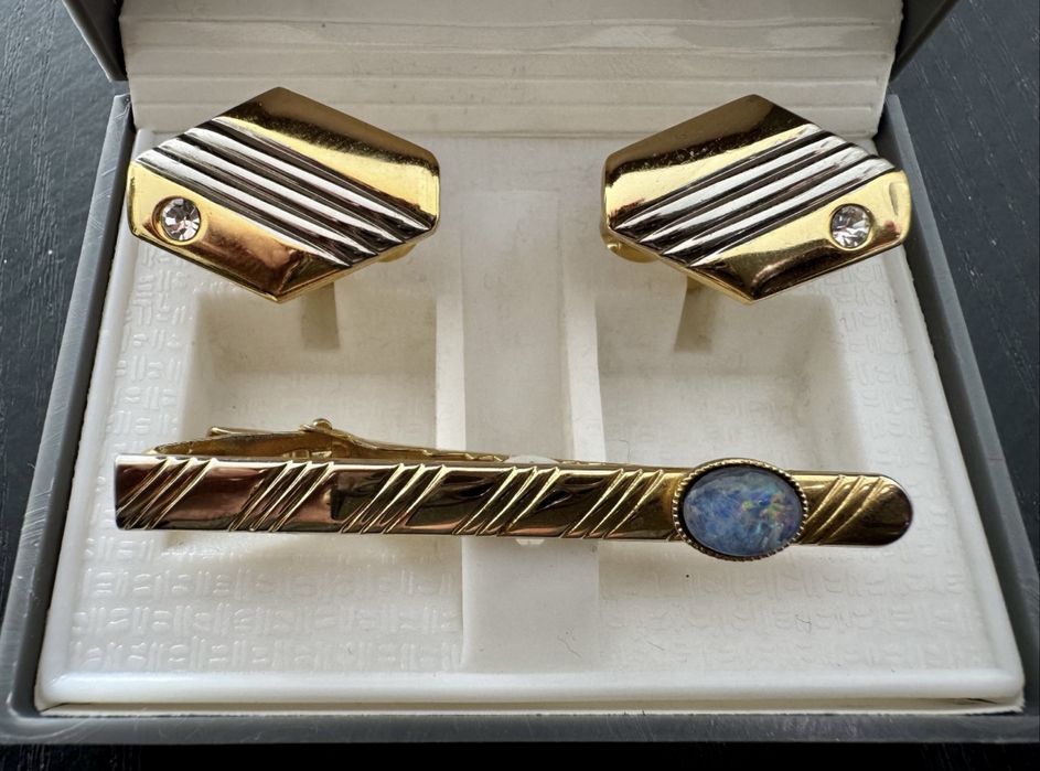 Красиви бижута; африкански амулет, ръкавели и игла