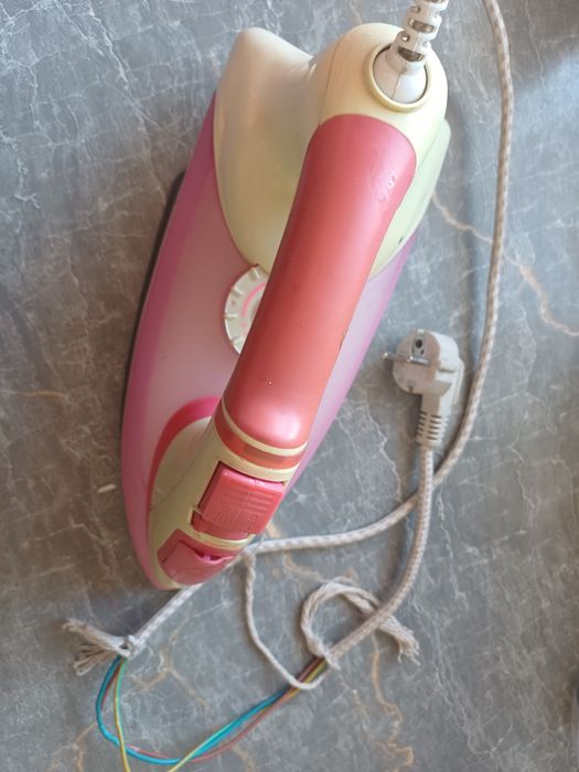 Утюг б.у в рабочем состоянии