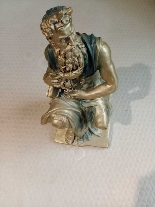 Елегантна декоративна статуетка на Нептун- Римският бог на моретата.