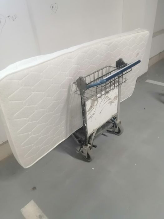 Матрац бу в неплохом состоянии