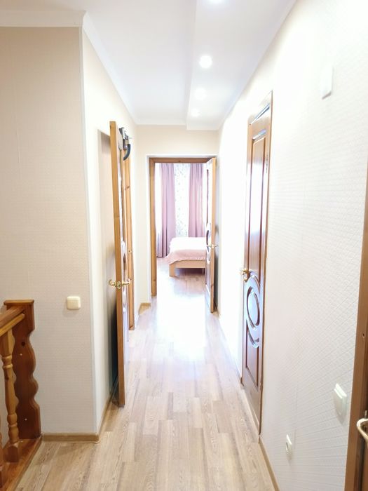 Продам двухэтажную 5 комн. квар. 1 - 80- 6 этаж