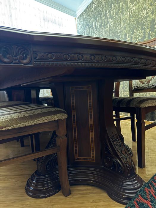 Stol-stul complekt yangiday 10 ta stuli bilan