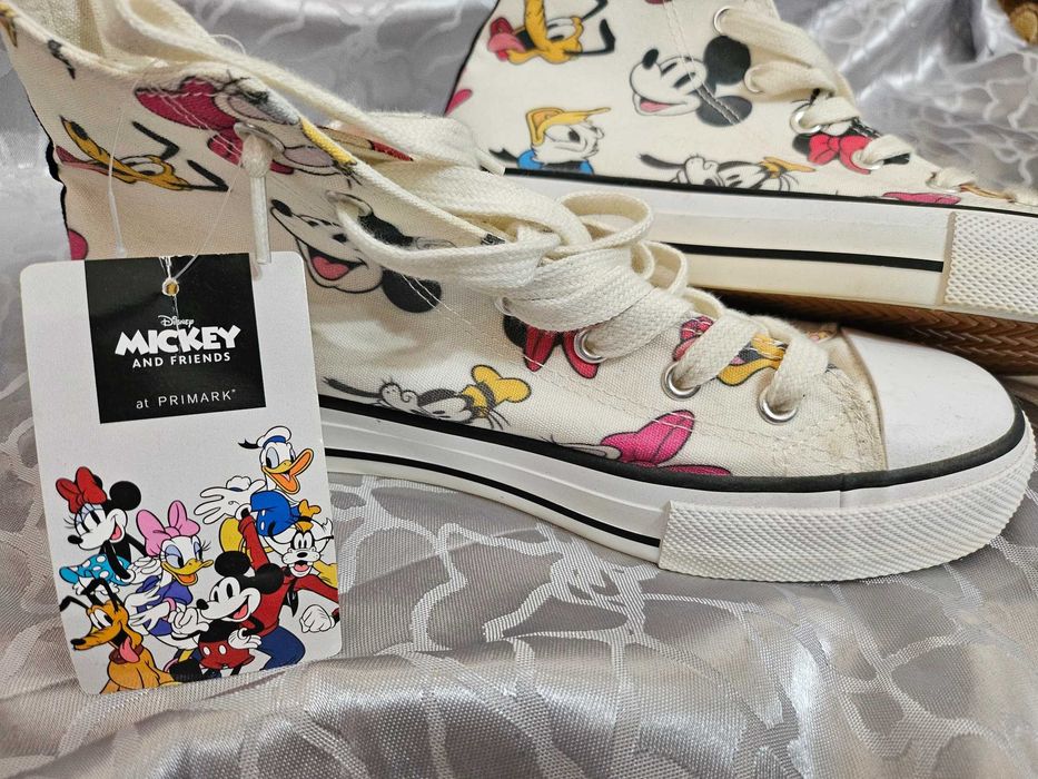 Продават се дамски кецки