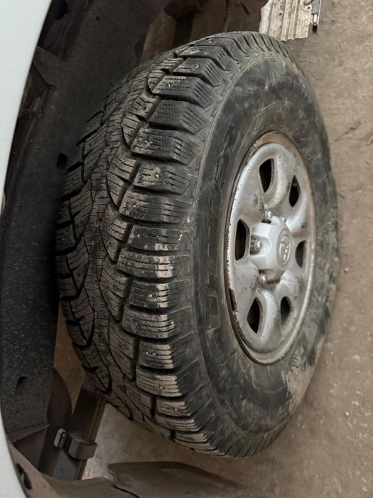 Срочно продам Toyota Hilux2011