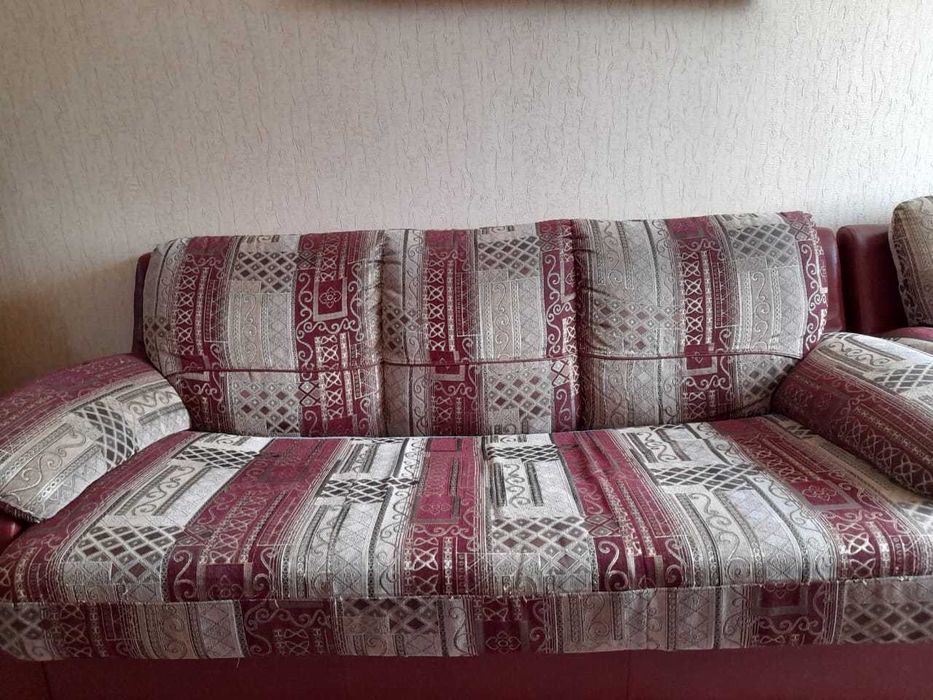 Диван + кресло в хорошем состоянии.