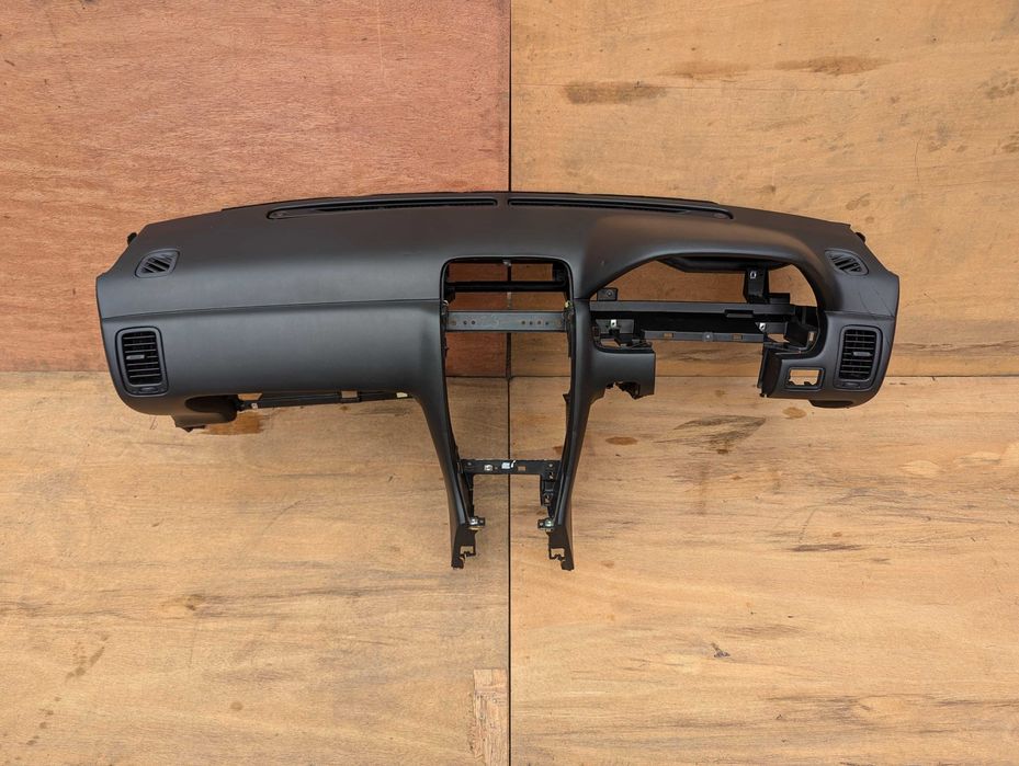 Торпеда панель на Ниссан Цефиро