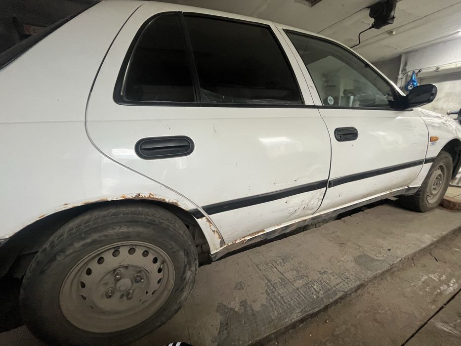Nissan sunny n14