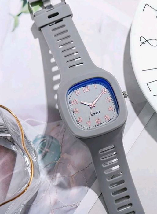 Ceas quartz, NOU două modele,  cadran patrat, curea silicon.