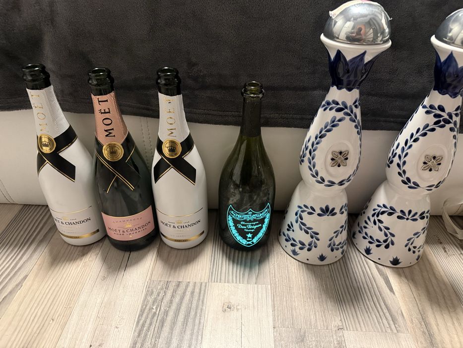 Продавам празни бутилки от марков алкохол