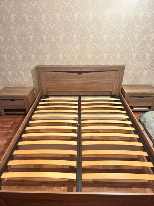 Продам кровать и тумбочки
