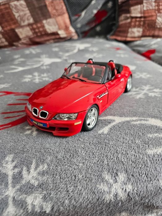 Macheta metalica bmw roadster burago scara 1:18