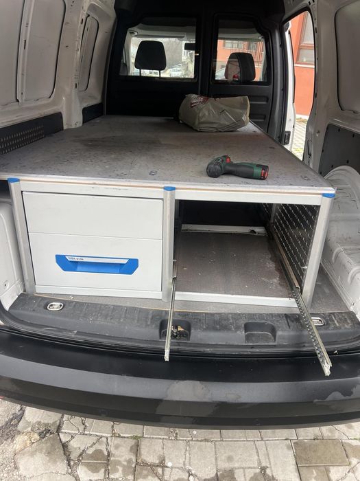 Шкафчета с чекмеджета за баничарка