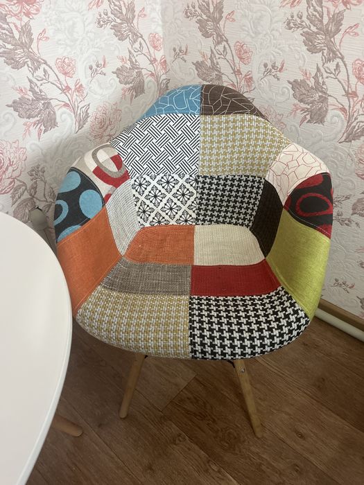 Продам стол и два стула