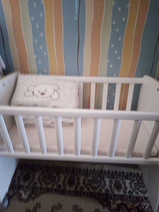 Продавам Бебешка кошара