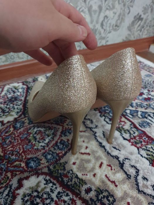 туфли блестяшая  с каблучком