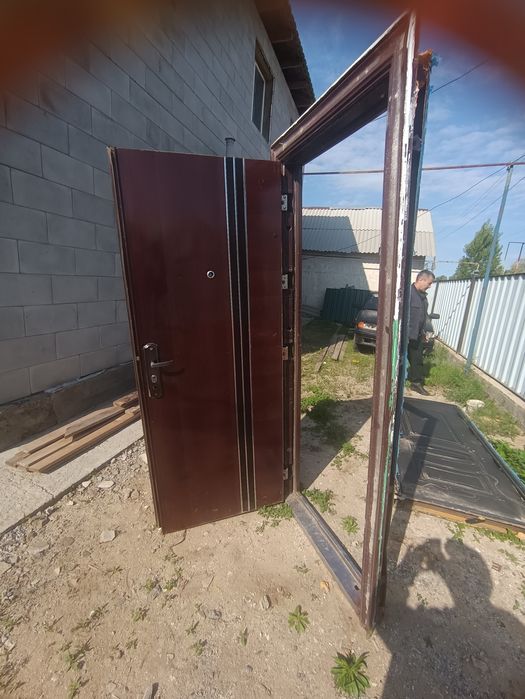 Продам входную дверь