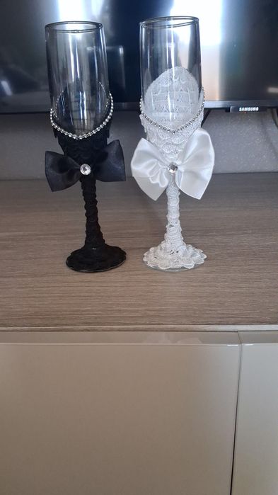 Vând 2 pahare pentru nuntă
