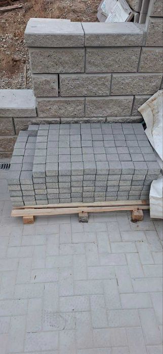 Бетонни павета 7 кв.м 20х10х6 + 4 кв.м 10х10х6 + 23 бордюра 50х8х16