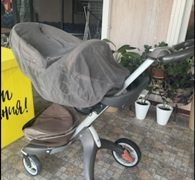 Продам детскую коляску Stokke