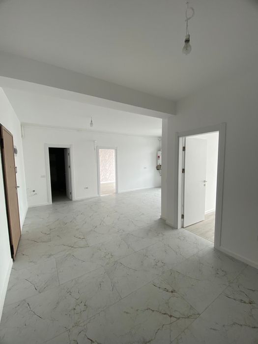 Apartament cu 3 camere+ loc de parcare.