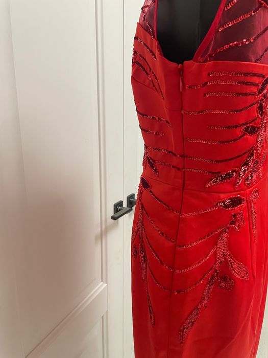 Шикарное красное платье!