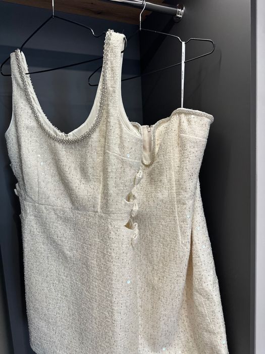 Self-Portrait Кремава рокля от букле с кристални акценти