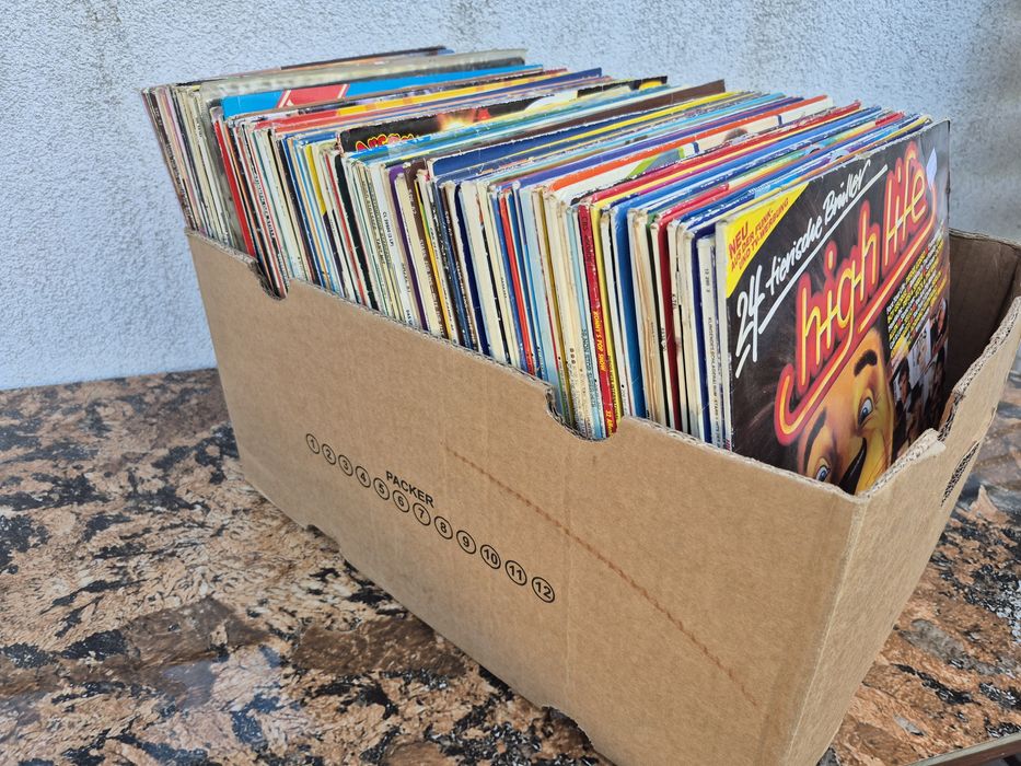 Vând Lot 150 Discuri Vinil colectie muzica usoara straina