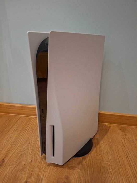 Продавам PlayStation 5