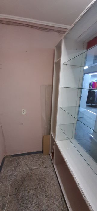 Ветрина для продажи косметики