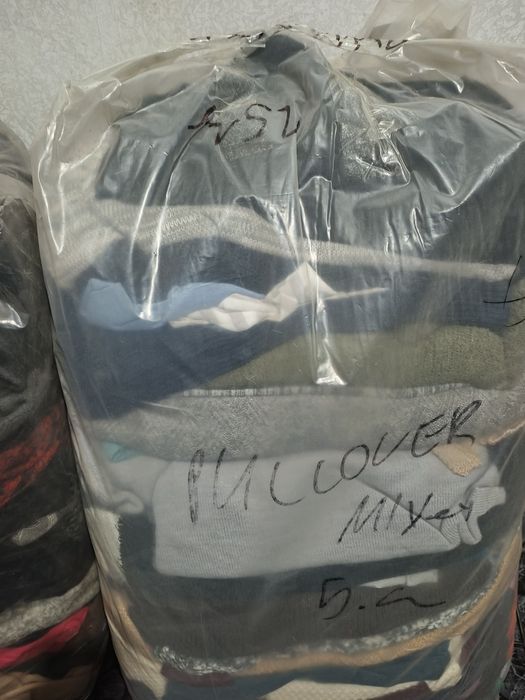 Продавам дрехи втора употреба екстра и първо качество.