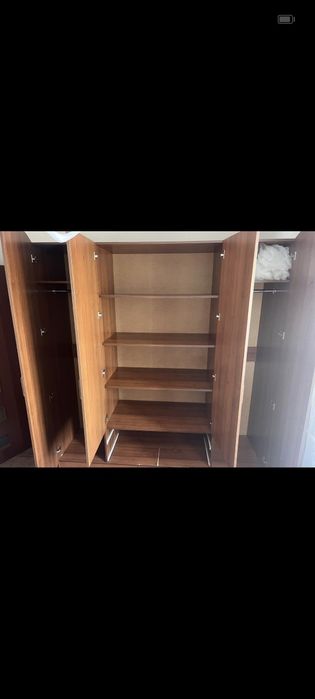 Вместительный шкаф для одежды