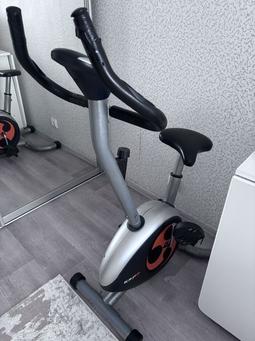 Продам эллептический тренажер