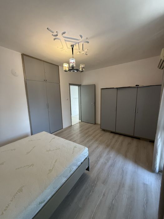 Дава се под наем Четиристаен апартамент в Казанлък - 120 кв.м за 331.5 € - Снимка #1