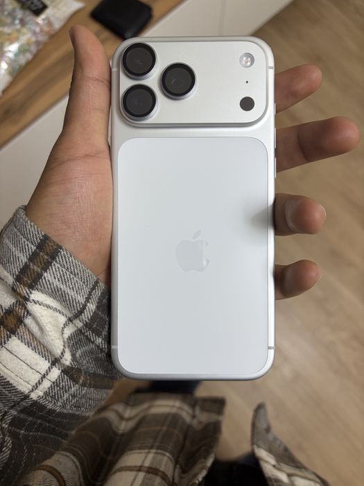 iPhone 17 pro max 256 Silver E-Sim