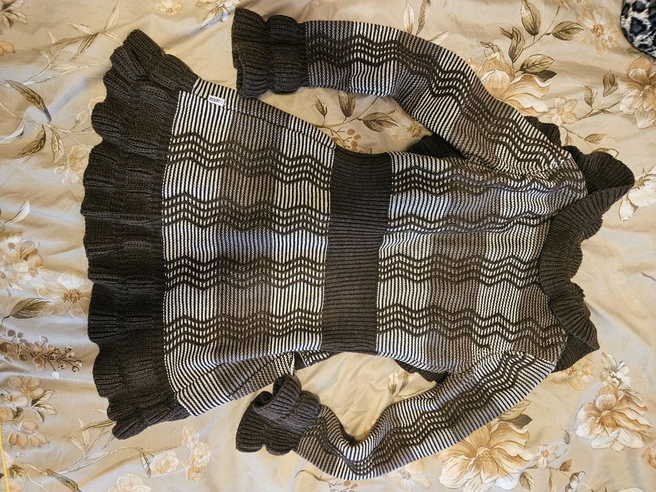 Дамски плетени жилетки в черно и в кафяво