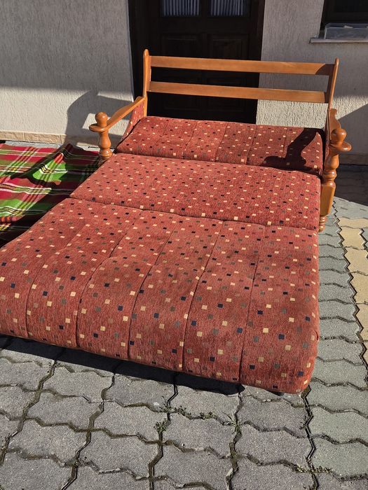 Разтегателен диван