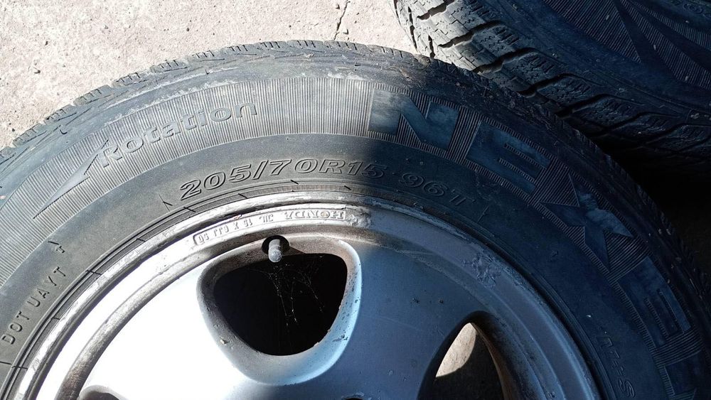 Продавам гуми с джанти ХОНДА ЦРВ 1