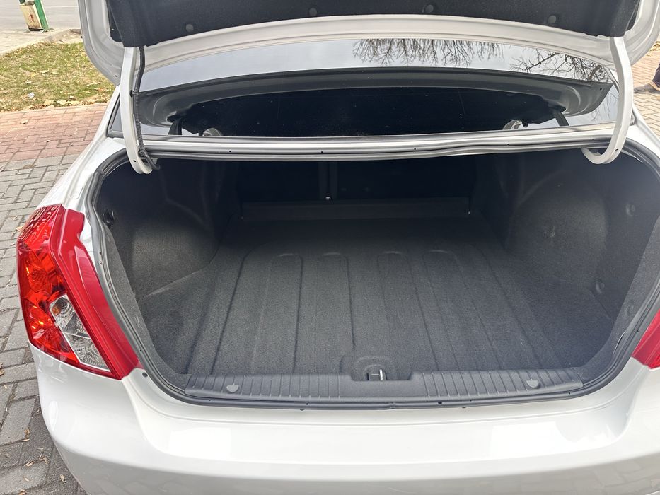 Jentra tozza  oq rangda