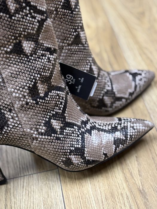 Дамски ботуши нови