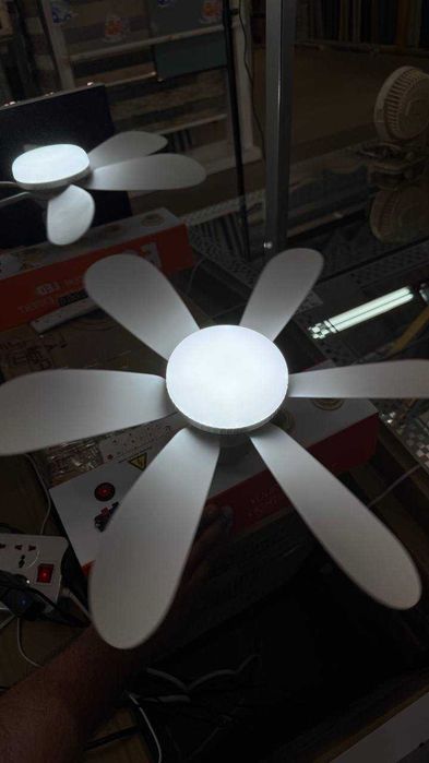 Ventilator LED E27 cu Telecomandă – 3 Viteze, Lumină Reglabilă 3000K–6500K