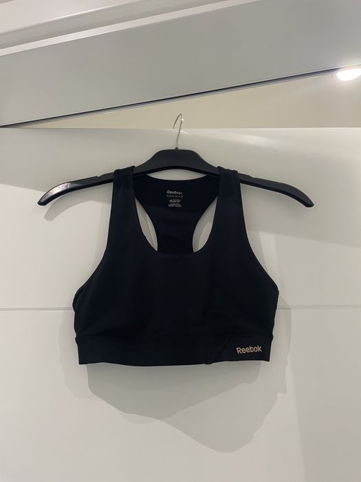 Спортни топове, бюстиета