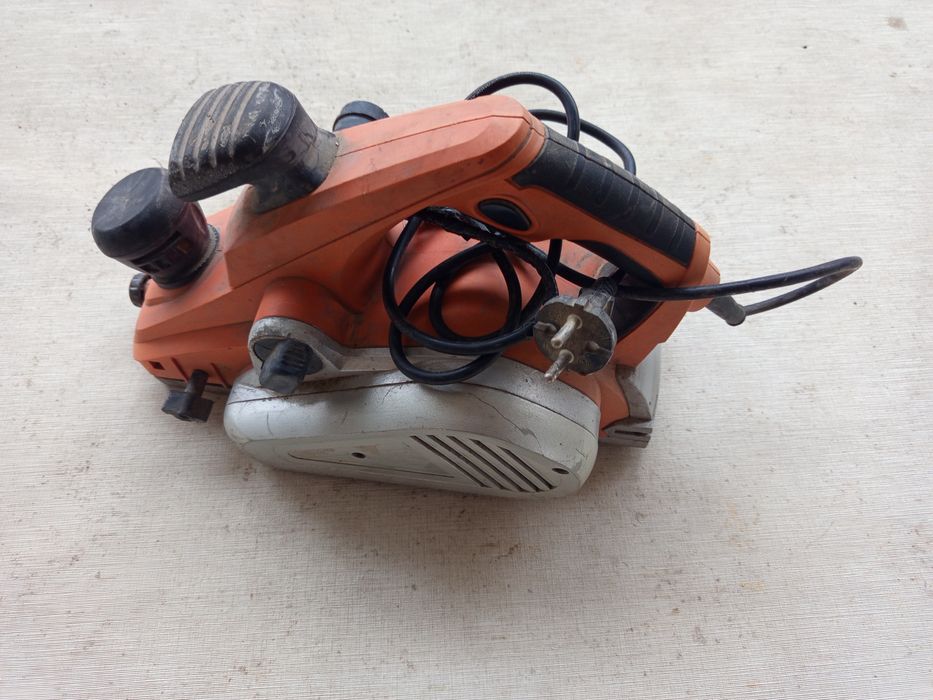 Продам / электрорубанок / .