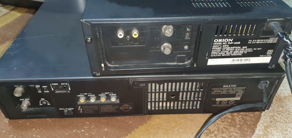 Vând 2 video playere defecte, Sanyo și Orion.
