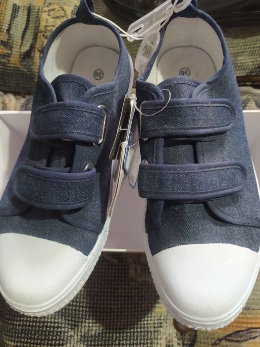 Крассовки кожаные и кеды(Детский Мир)Новые.