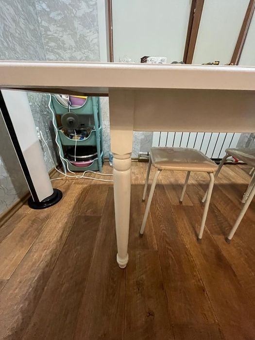 Продам стол куханый