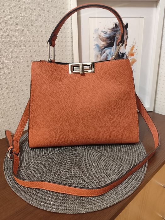 Елегантна дамска чанта