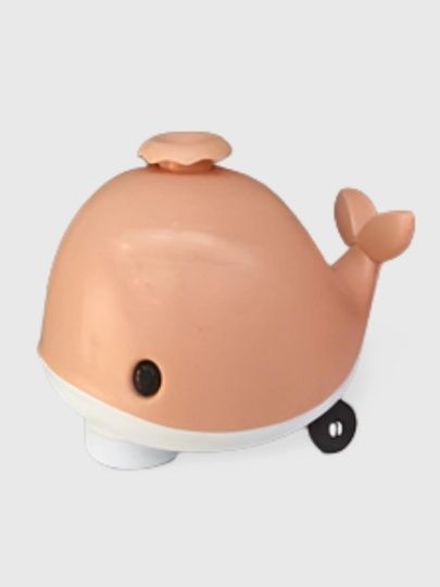 Милый  китенок с шариком в воздухе